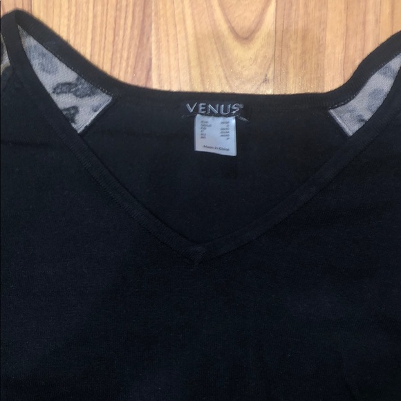 Cheetah Long Sleeve V-Neck Sweater - Picture 3 of 4